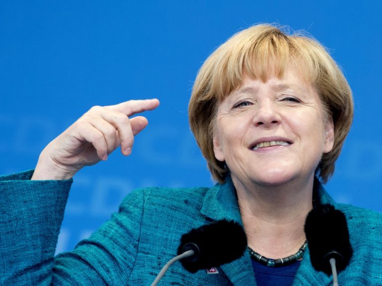 VUOLE UNA PIZZA MA CHIAMA LA MERKEL. BRUTTA GAFFE DI RENZI